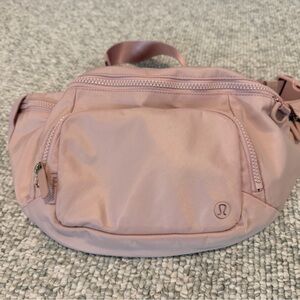 lululemon athletica Everywhere Belt Bag Extra Large 4L Mink Berry Crossbody Bag